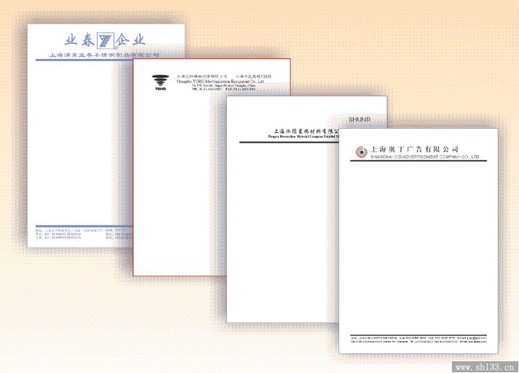信纸印刷分为1色、2色、3色、彩色印刷,一般选用80g或100g双胶纸,根据印刷的选色、纸张要求、数量以及其他的工艺的不同,价格也会有很大的变化。从材质上分析,信纸印刷品是一种切割成一定大小,适于书信规格的书写纸张。它是以优质的木桨为原材料制作而成,可以用于公司企业机关写报告总结等时所需的用品,适用于各年龄段人士使用。公司企事业单位出于提升企业形象,专业化宣传单等需要,一般都会定制自己的信纸。这也就催生大量的信纸印刷订单。 而色彩作为视觉化要素之一,在信纸的设计中式异常重要的,尽管信纸的色彩在很多方面与